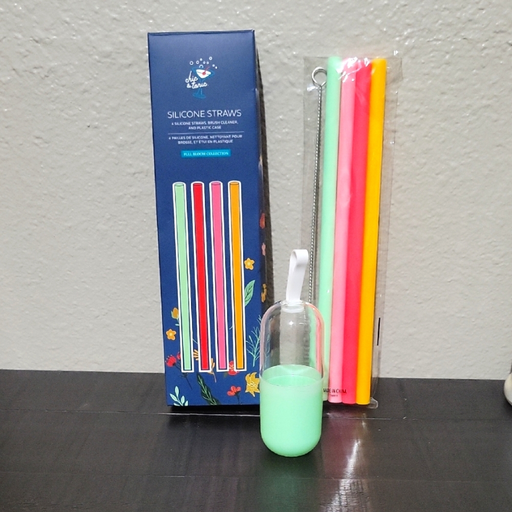 Chic & Tonic Silicone Straws With Travel Carrier